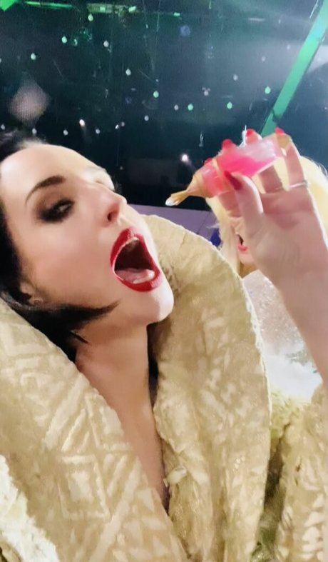 Zoe Lister Jones étoile adulte img