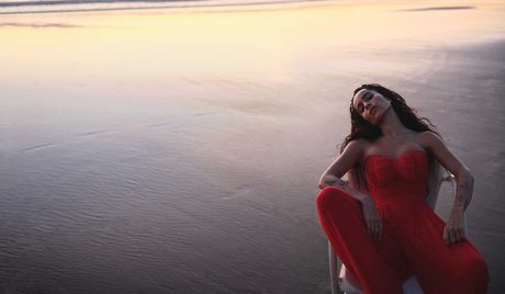 Zoe Kravitz modelo de arte foto