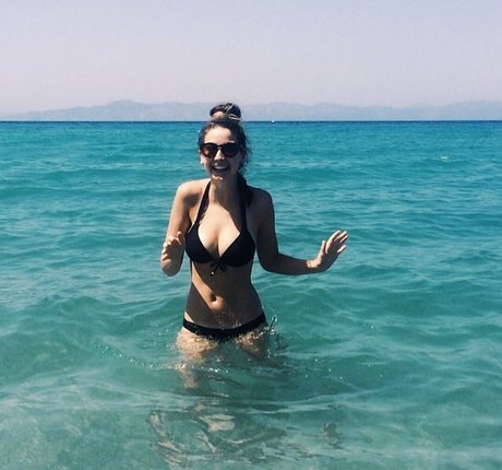 Zoe Sugg modèle porno collection