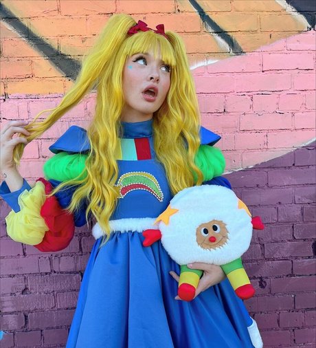 Zoe Colletti modelo superior galerías