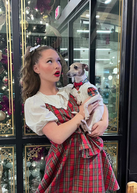 Zoe Colletti hermosa modelo galería