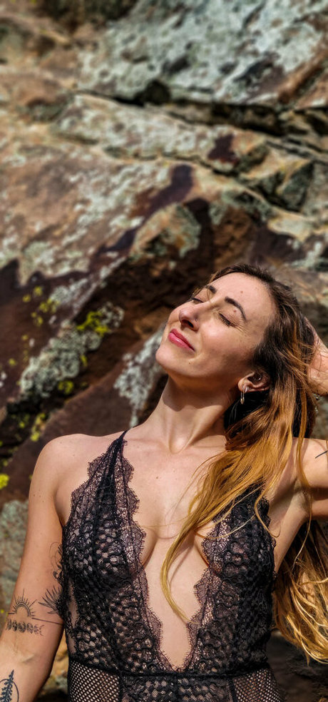 zoebytheriverfree actrice artistique photo