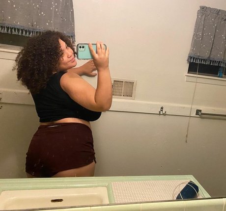 curvy star onlyfans hot sexy photo