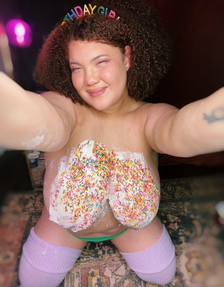 Kweenbailey23 model top images