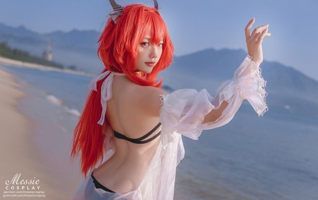 Messie Huang sexy star photo