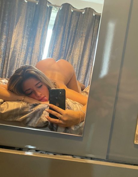 Chloe Allen modèle nu galeries