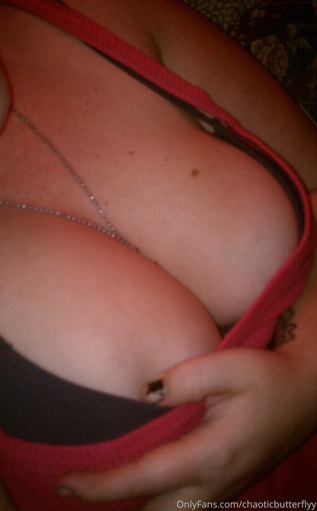 tkchaotic estrella porno atractiva foto