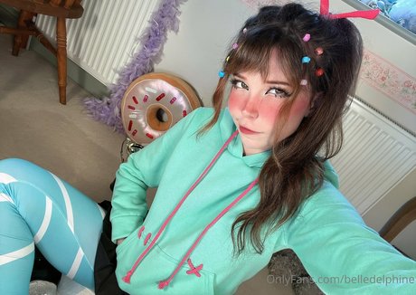 Belle Delphine art star image