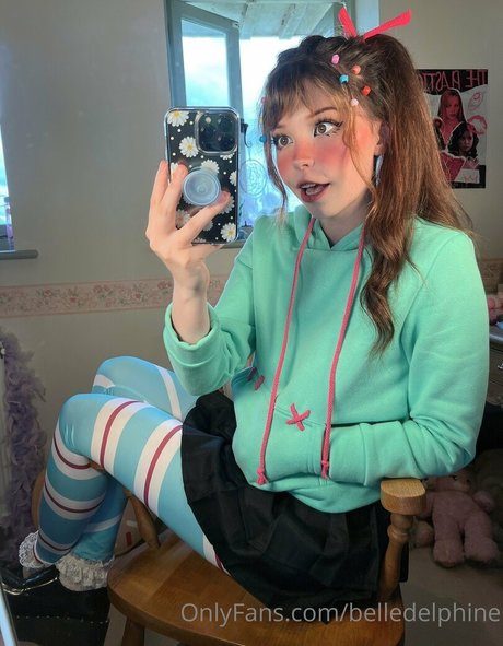 Belle Delphine star erotic pics