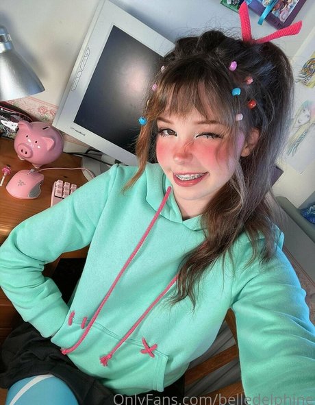 Belle Delphine model beautiful galleries