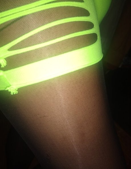 Besos modèle chaud archive