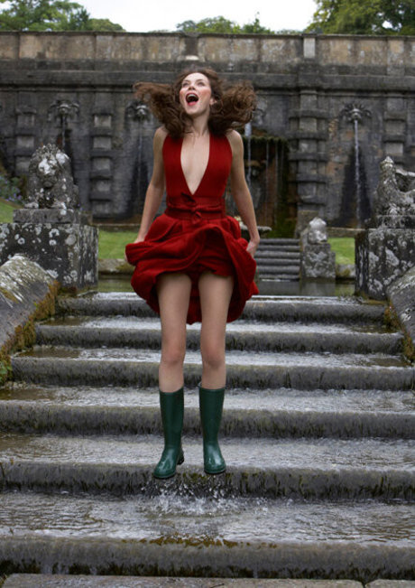 Anna Friel estrella libre galerías