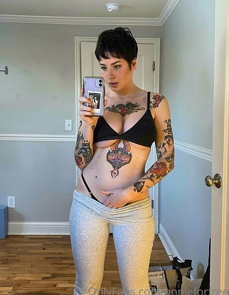 Anisa Jomha actriz adulta galería