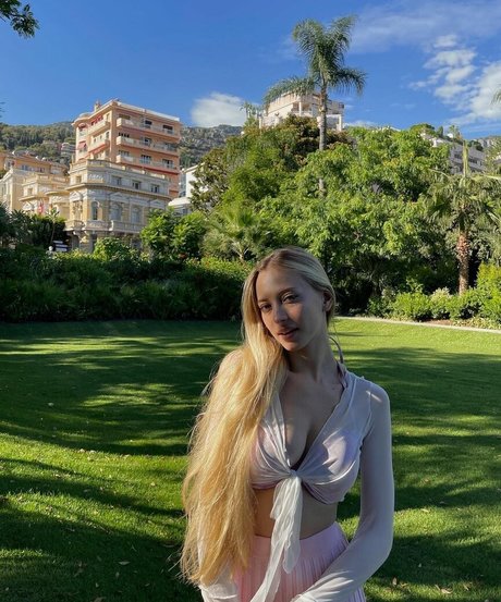 Sophia Diamond pretty actress archive