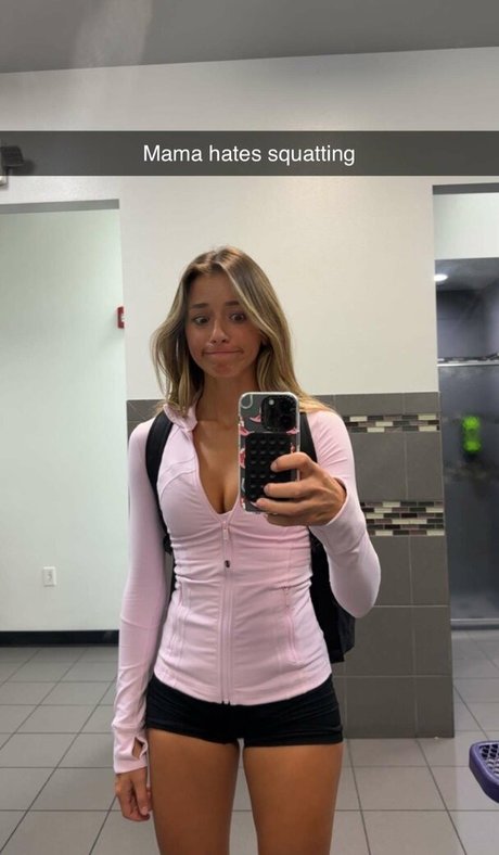 Sadie Mckenna modèle parfait photo