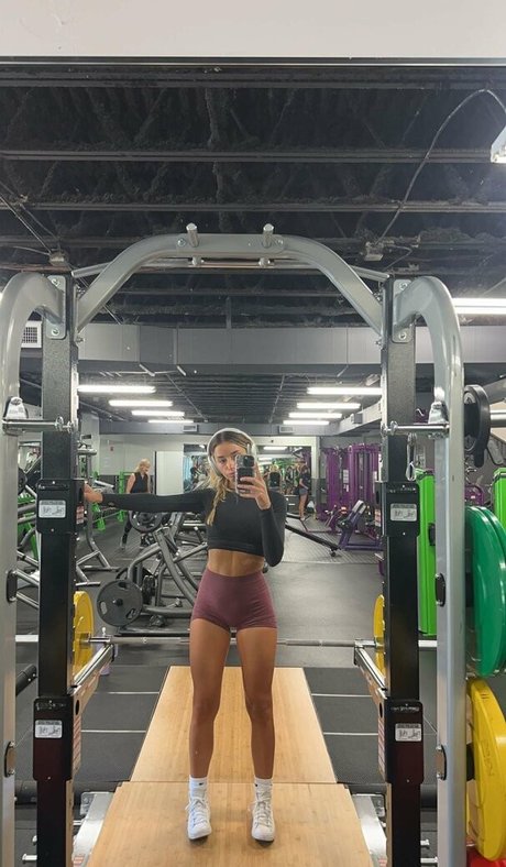 Sadie Mckenna buen modelo imágenes