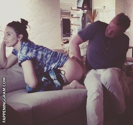 Whitney Cummings bonita estrella archivo