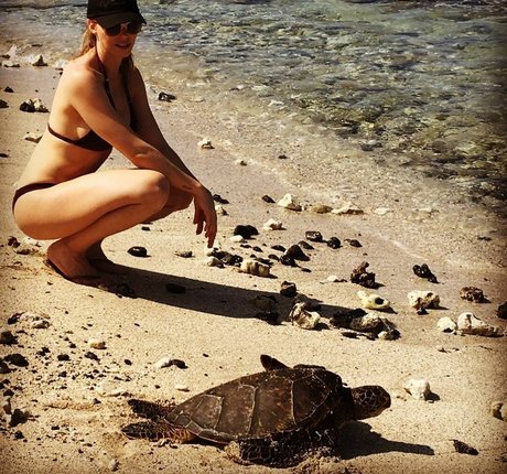 Whitney Cummings modèle nu collection