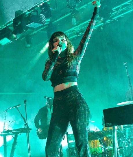 Lauren Mayberry sexe star du porno img