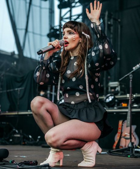 Lauren Mayberry bonita estrella imágenes