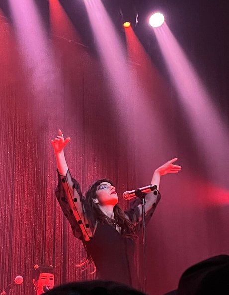 Lauren Mayberry actrice de sexe photos