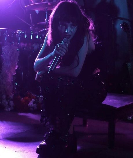 Lauren Mayberry hermosa estrella foto