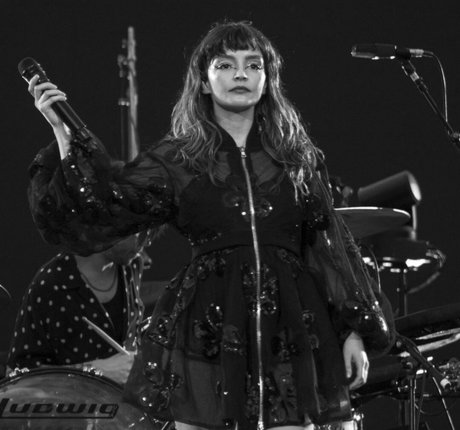 Lauren Mayberry jolie étoile galerie