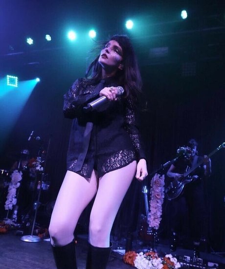 Lauren Mayberry actrice pornographique photo