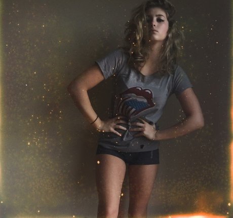 Willow Shields nude star images
