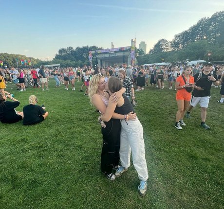 Willow Shields mejor estrella porno imágenes