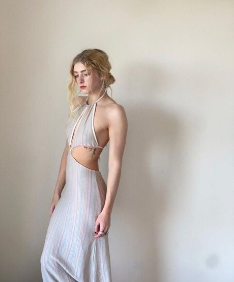 Willow Shields haut étoile archive