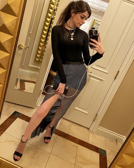 Aruuu star du porno belle photo