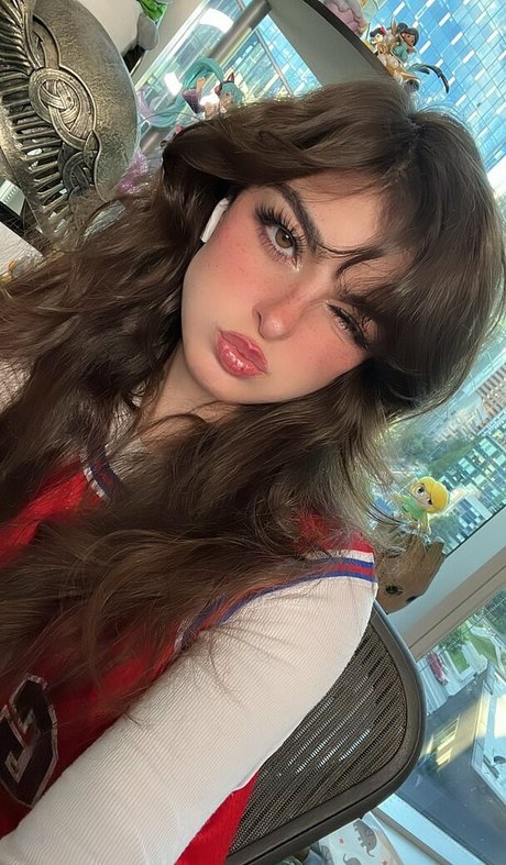 Aruuu modèle de sexe img