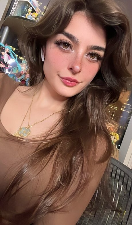 Aruuu estrella porno caliente fotos