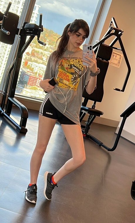 Aruuu bonita actriz fotos