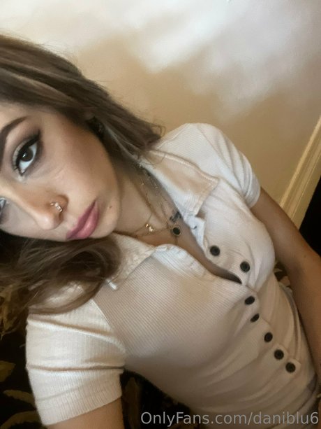 Dani Blu xxx estrella porno archivo