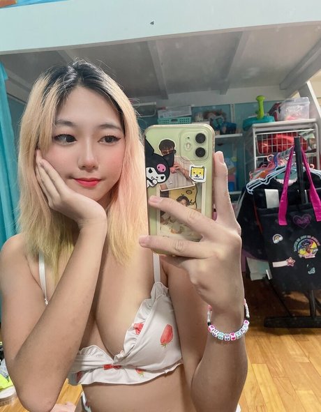 Kkaiyatoast modelo superior fotos