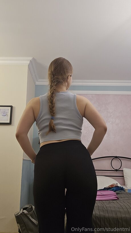 Studentmi modelo de alta definición imágenes