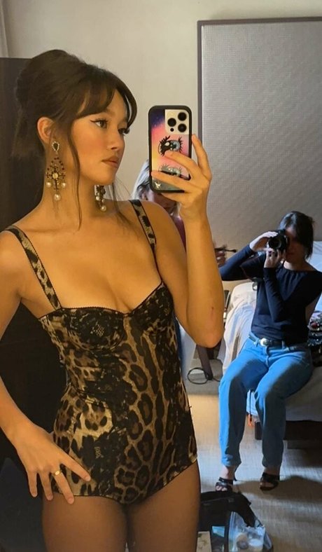 Lilychee nus star du porno photo