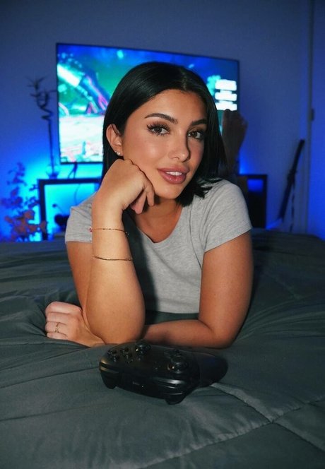 Julia Bayonetta star pornographique collection