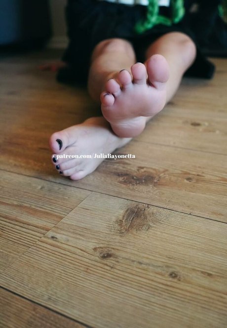 Julia Bayonetta estrella atractiva imágenes