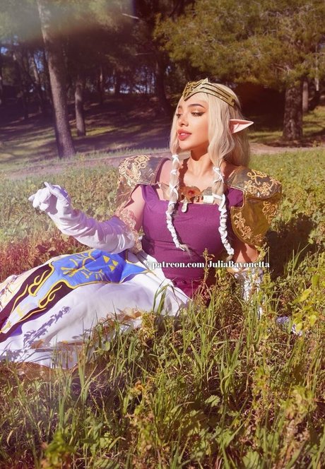 Julia Bayonetta best model pictures