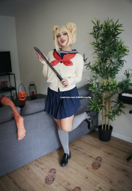 Julia Bayonetta modelo hermosa imágenes