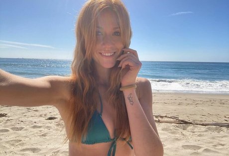 Katherine McNamara estrella porno desnuda galerías