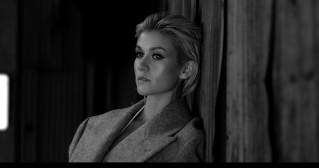 Katherine McNamara buena actriz galerías