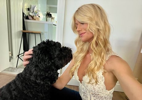 Katherine McNamara modèles nus image