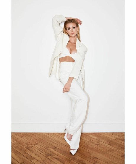 Katherine McNamara estrella caliente recopilación