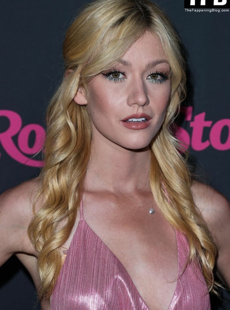 Katherine McNamara nus de stars du porno des photos