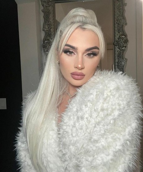 Tiffany Stratton modelo erótico archivo