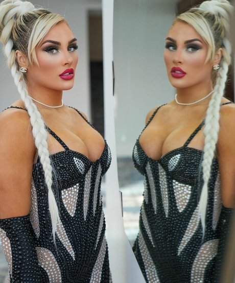 Tiffany Stratton star du porno de haute qualité archive